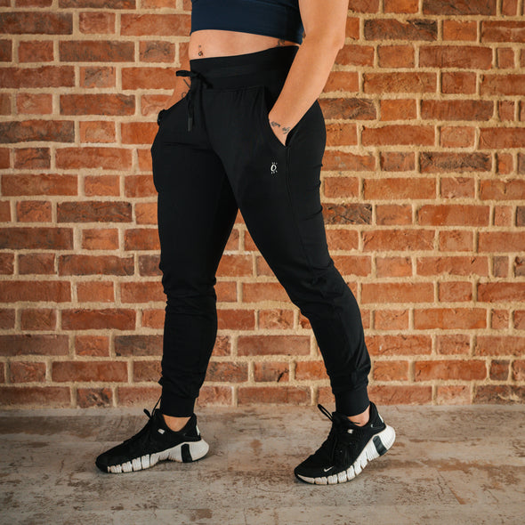 Halo Chill Time Joggers in Black