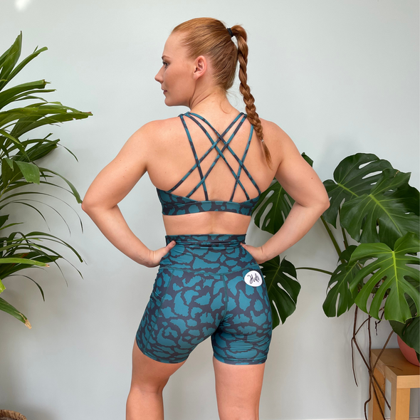 Halo Teal Giraffe 6 Inch Shorts With Pockets